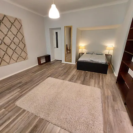 Quiet In The Center 76 M2