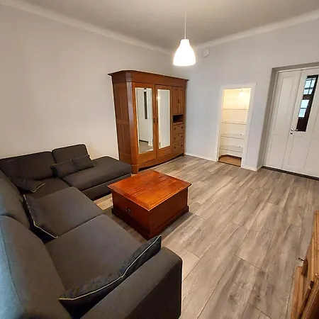 Lägenhet Quiet In The Center 76 M2